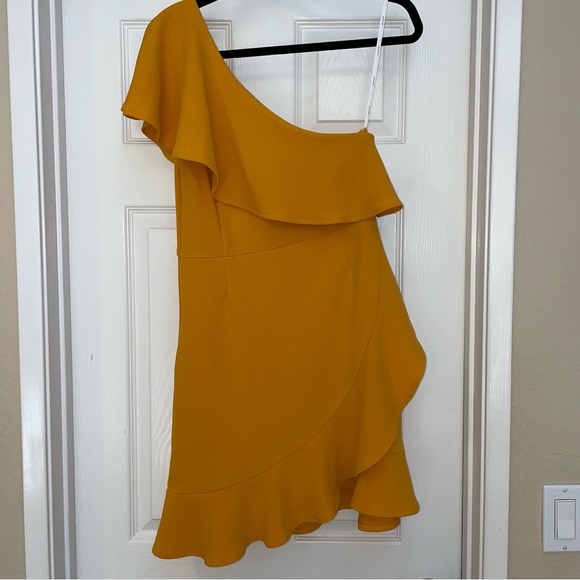 MINKPINK Mustard Yellow Ruffle One Shoulder Mini Dress - Medium - Picture 3 of 9